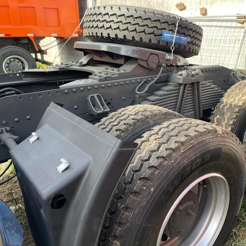 高速ディーゼル 中古 トラクタートラック 6x4 シノトラック ホウ 371hp 375hp マニュアルディーゼル