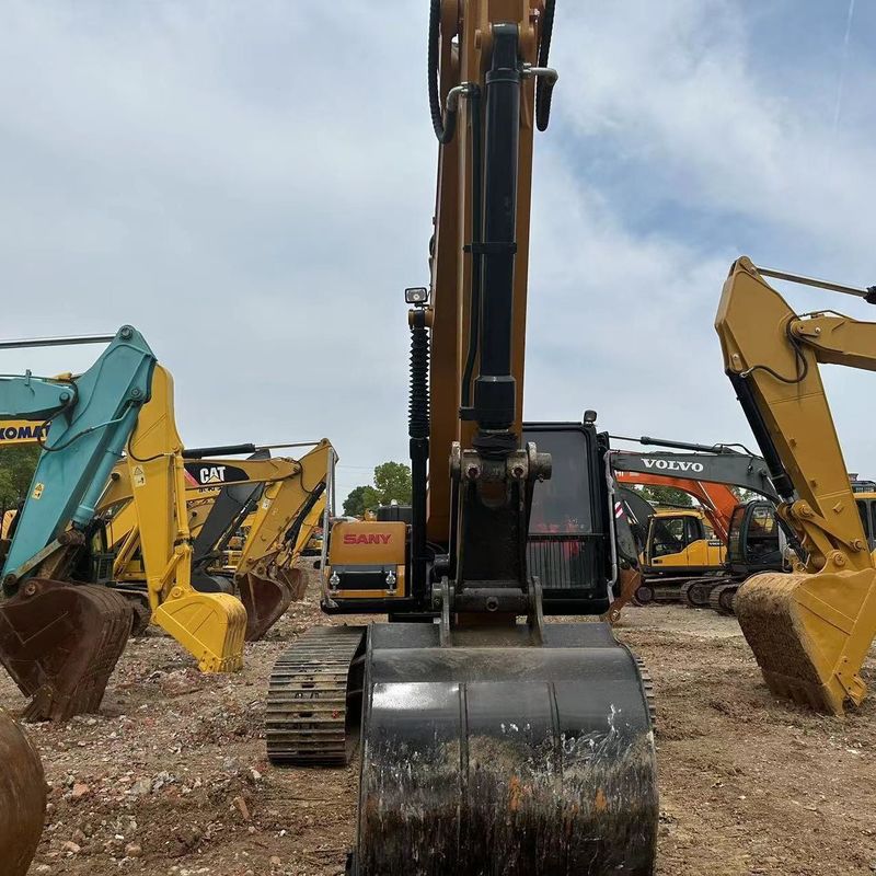 中古のSANY Digger SY215C 中型クローラー掘削機で使用された21.5
