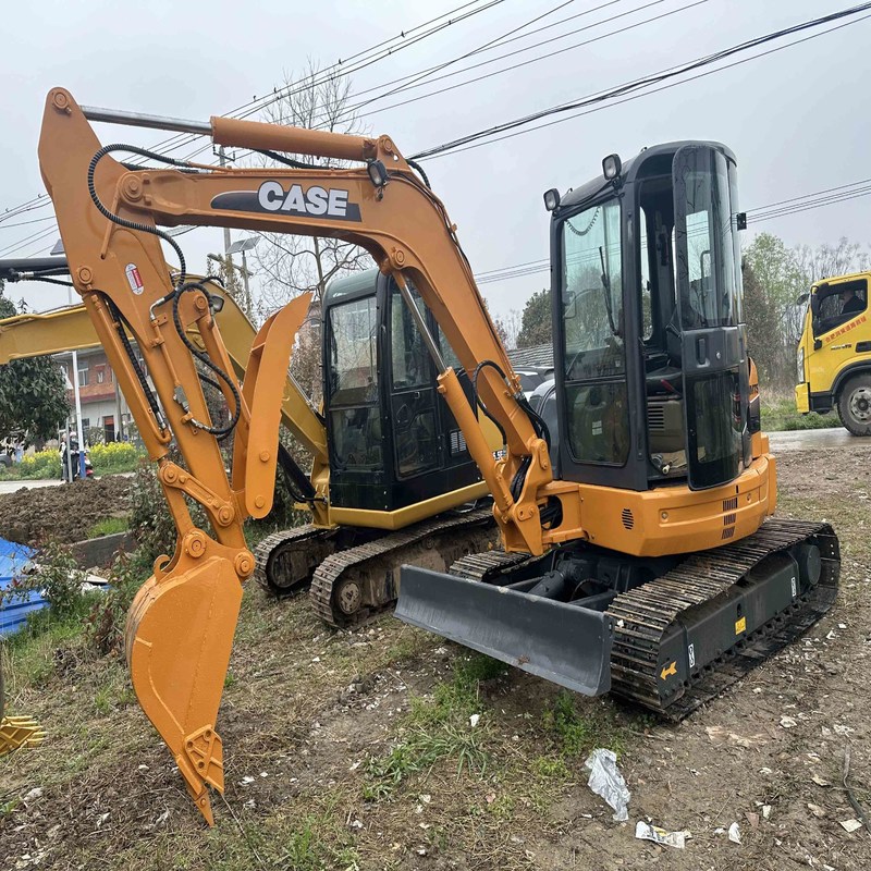 ミニ CASE CX55B 中古掘削機 水力 5トン 12000ポンド 30.2kw 53L燃料タンク