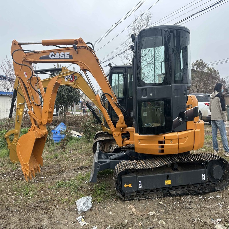 ミニ CASE CX55B 中古掘削機 水力 5トン 12000ポンド 30.2kw 53L燃料タンク