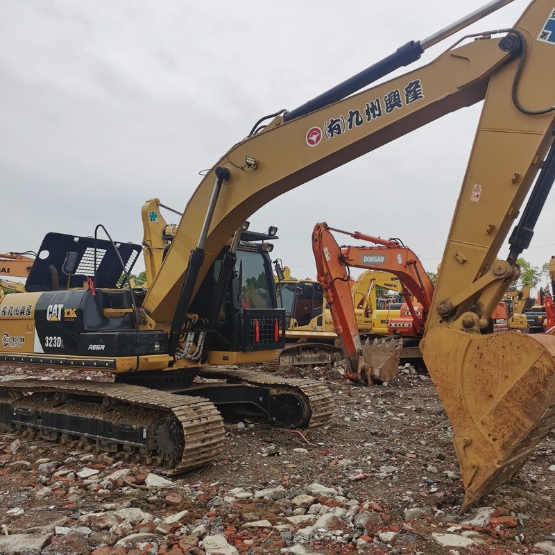 古い掘削機 CAT 323DL 二手掘削機 23 トン 110kw 1.2m3 バケツ