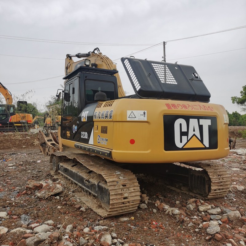 古い掘削機 CAT 323DL 二手掘削機 23 トン 110kw 1.2m3 バケツ