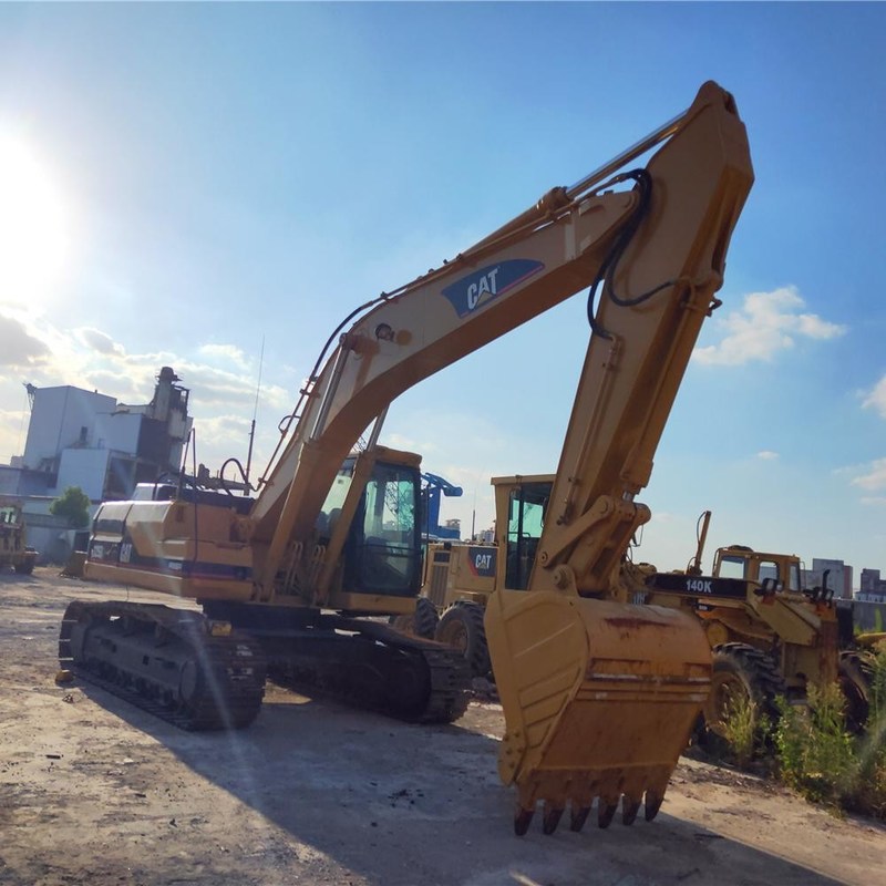 2nd Hand CAT 325BL エグババター機械トレーダー 25 トン 1.1m3のバケツで125.3kw