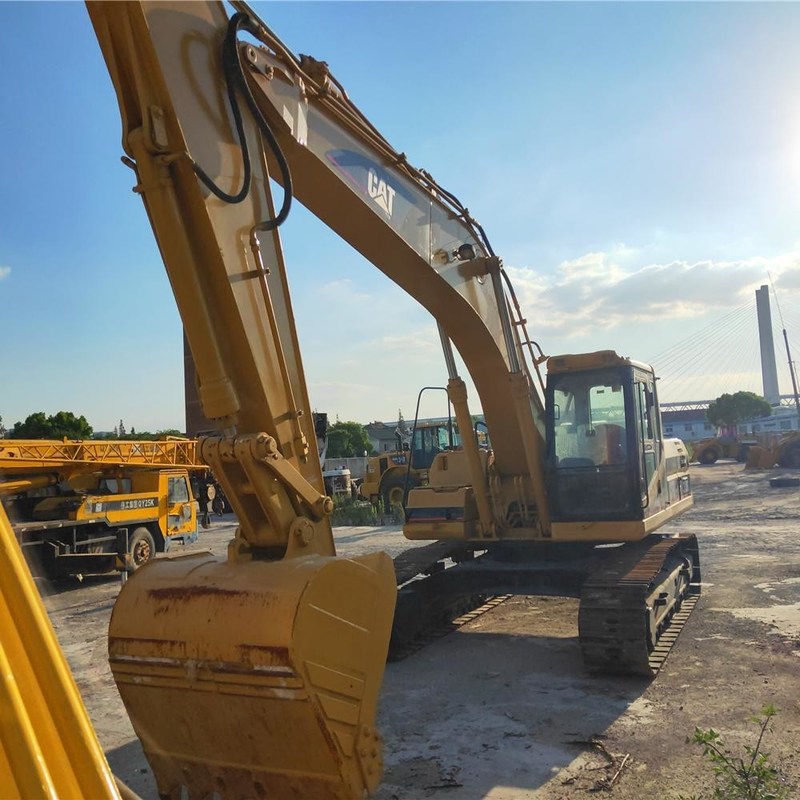 2nd Hand CAT 325BL エグババター機械トレーダー 25 トン 1.1m3のバケツで125.3kw