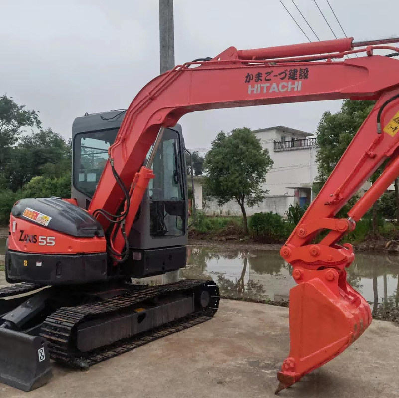 5トンのミニディーゼル 中古掘削機 ヒタチ ZX55 プリオーナーのクローラー 38.23HP 手動