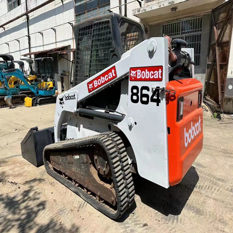ボブ864 敷地整備用 スキッドステアローダー 10.6km/h 53.7KW