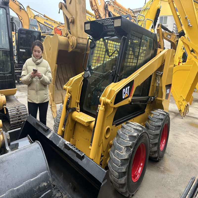 CAT 246D 中古 スキッドステアローダー装置 4.5 トン 原装 53..6KW