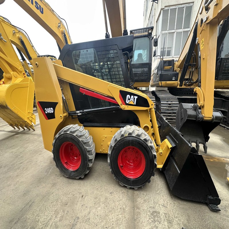CAT 246D 中古 スキッドステアローダー装置 4.5 トン 原装 53..6KW