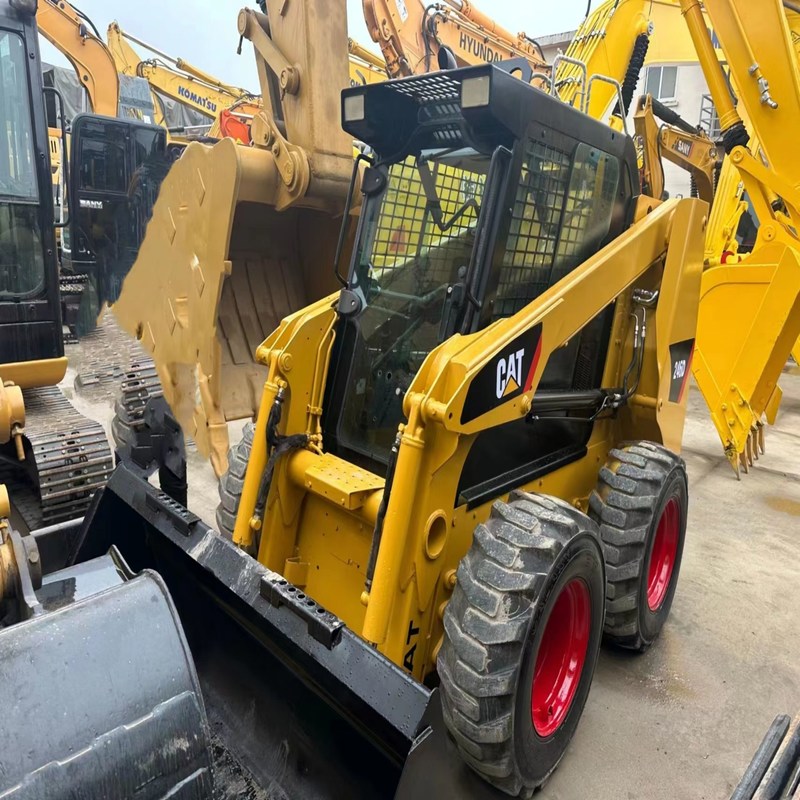 CAT 246D 中古 スキッドステアローダー装置 4.5 トン 原装 53..6KW