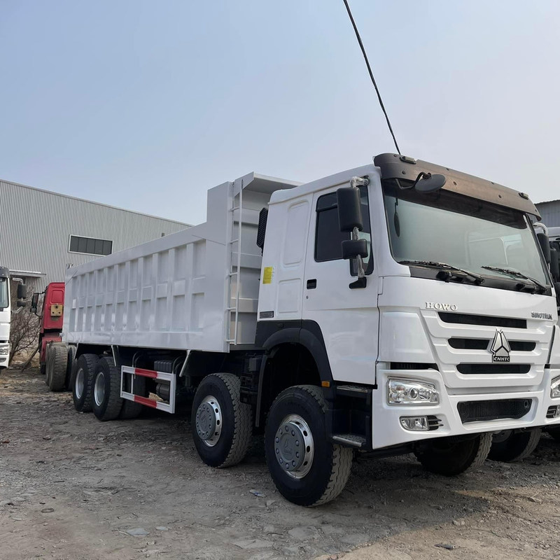 復旧したホーヴォ 375 シノトラック ホーヴォ 8x4 ダンプトラック ティッパー 40T マニュアルディーゼル