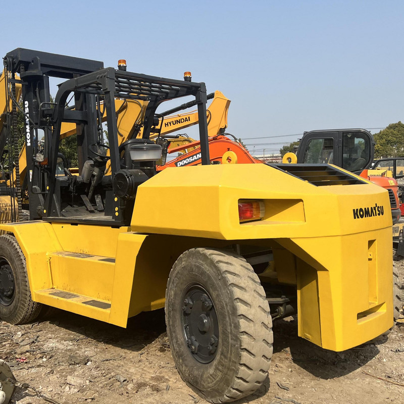 AC駆動 中古フォークリフト コマツー FD150 15 トン 122kW 最大持ち上げ高度 3m