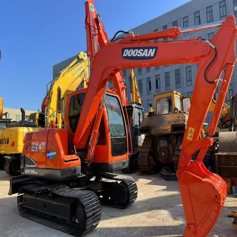 中古ドーサンDX75 コンパクト 汎用 ミニ 中古掘削機 39.7kw 0.28m3バケツ