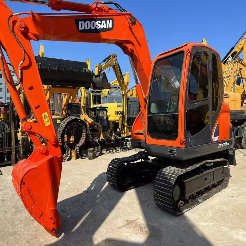 中古ドーサンDX75 コンパクト 汎用 ミニ 中古掘削機 39.7kw 0.28m3バケツ