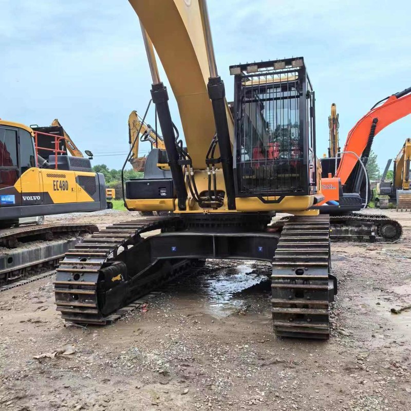 大きな中古掘削機 CAT 340D2 40 トン クローラー掘削機 208kw 1.9m3 バケット付き