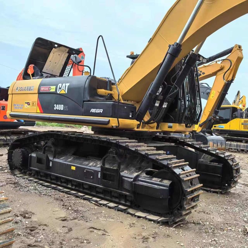 大きな中古掘削機 CAT 340D2 40 トン クローラー掘削機 208kw 1.9m3 バケット付き