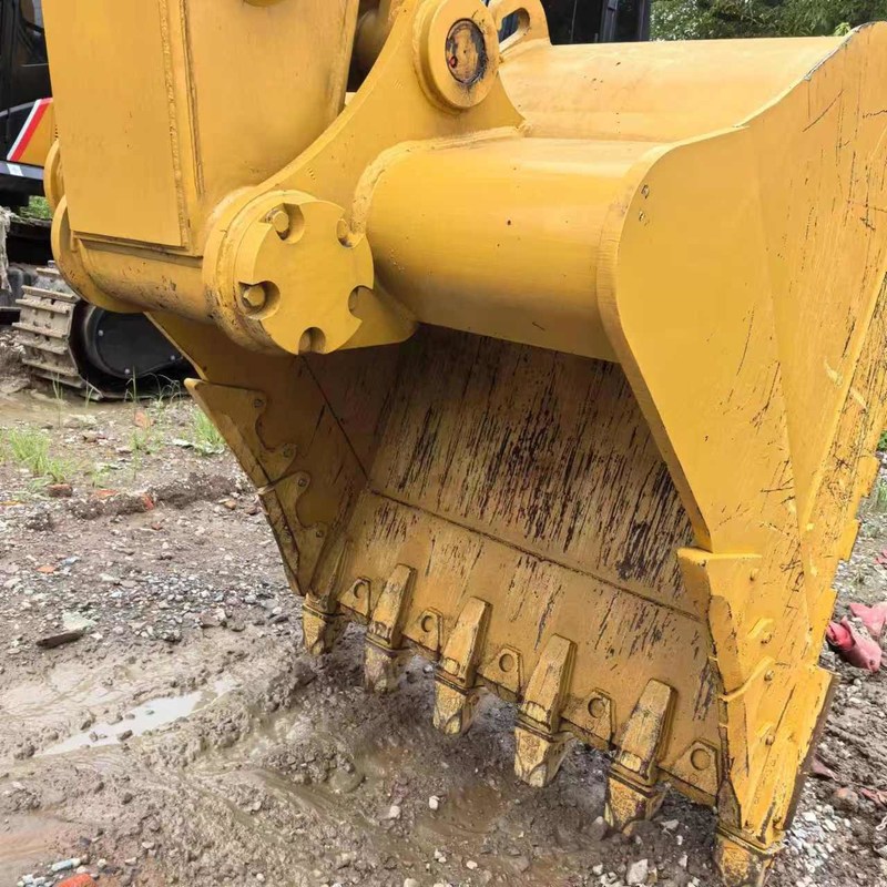 大きな中古掘削機 CAT 340D2 40 トン クローラー掘削機 208kw 1.9m3 バケット付き
