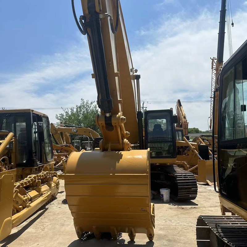 中古 掘削機 CAT 330GC 30 トン クローラー 掘削機 151kw 1.6m3 バケツ