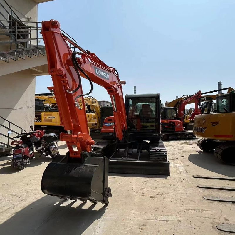 中古の Doosan DX60 6トンのミニトラック掘削機 小規模作業用