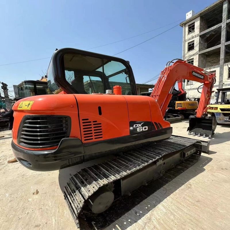 中古の Doosan DX60 6トンのミニトラック掘削機 小規模作業用