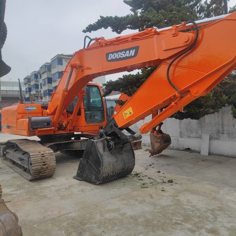 中古 Doosan DX225 ディガー 22.5トン 中型クローラー掘削機 157kw