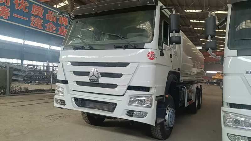 シノトルク ホウ 371 オイル トラック タンカー 2000L 6x4 中古 燃料 配送