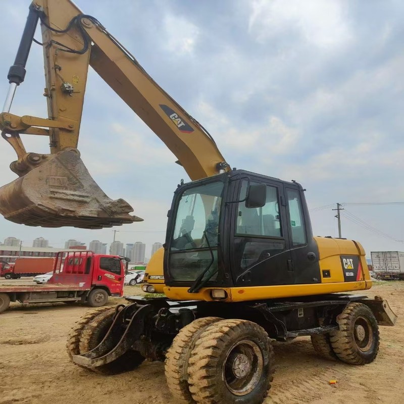 中古掘削機 オリジナルキャット M315D 0.61m3のバケツ付き 15トンの車輪掘削機