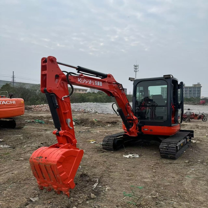 中古クボタ・ディガーU35 中古3.5トン小型型ミニクローラー掘削機 18.5kw