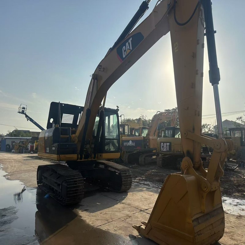 25 トン使用掘削機 CAT 325D クローラー ディガー 140kw 1.4m3 バケット付き