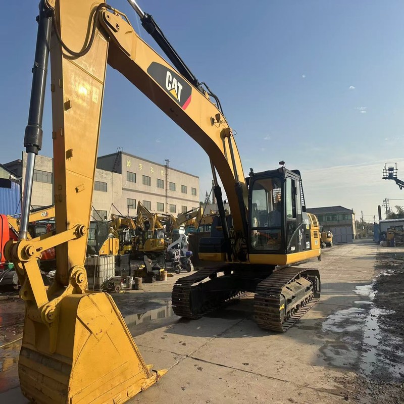 25 トン使用掘削機 CAT 325D クローラー ディガー 140kw 1.4m3 バケット付き