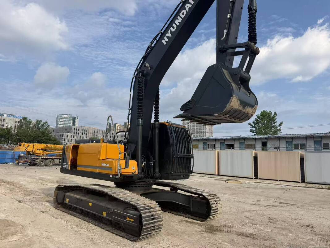 中古ヒュンダイディガー R305LC-9T 中古 30.2ton クローラー掘削機 196kw 1.38m3 バケット付き
