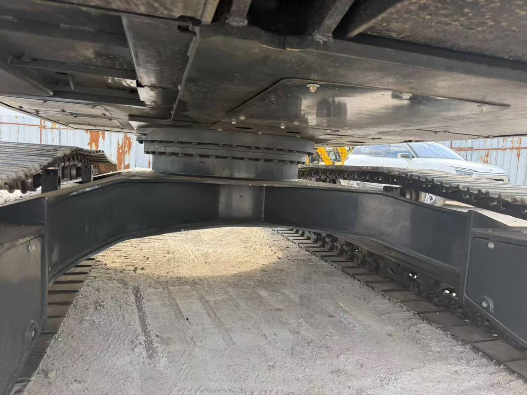 中古ヒュンダイディガー R305LC-9T 中古 30.2ton クローラー掘削機 196kw 1.38m3 バケット付き